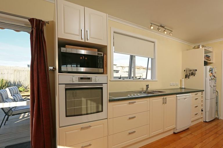 Photo of property in 11 Sheehan Road, Te Atatu South, Auckland, 0610