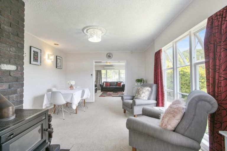 Photo of property in 160 Wainuiomata Road, Wainuiomata, Lower Hutt, 5014