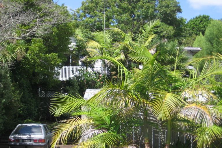 Photo of property in 2/100 Saddleback Rise, Murrays Bay, Auckland, 0630