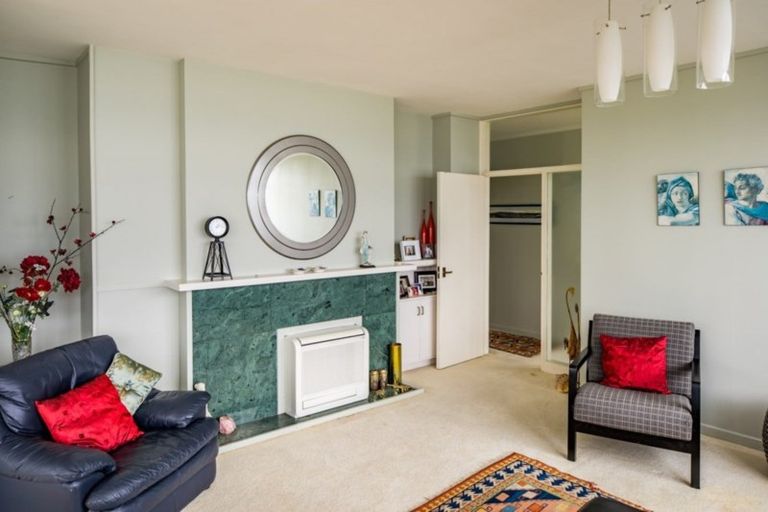 Photo of property in Rona House, 33 Rimu Street, Eastbourne, Lower Hutt, 5013