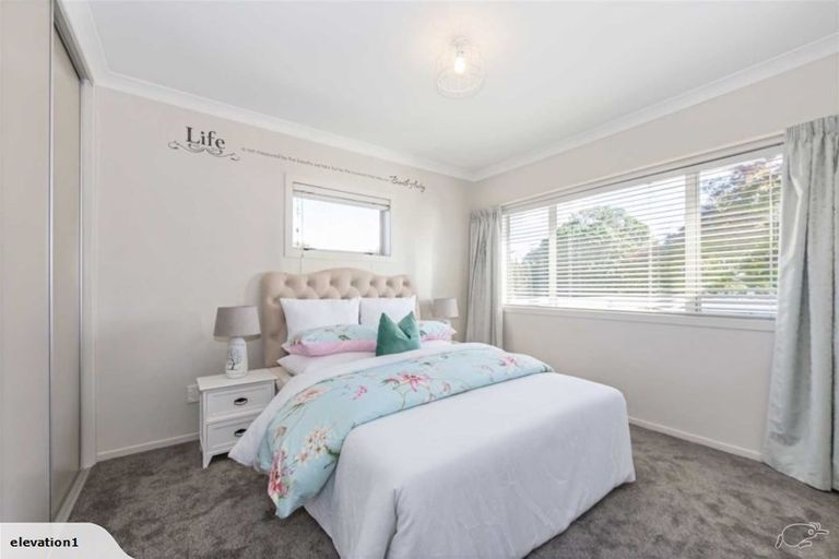 Photo of property in 69 Buscomb Avenue, Henderson, Auckland, 0610