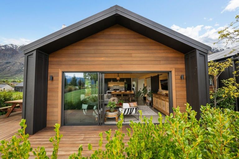 Photo of property in 37 Pendeen Crescent, Jacks Point, Queenstown, 9371