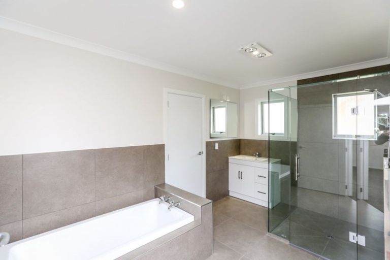 Photo of property in 7 Ross Place, Blagdon, New Plymouth, 4310