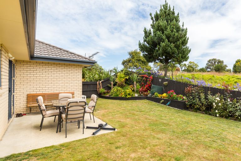 Photo of property in 84 Collingwood Road, Waiuku, 2123