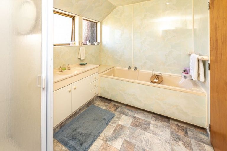 Photo of property in 67 Parkes Avenue, Saint Johns Hill, Whanganui, 4501