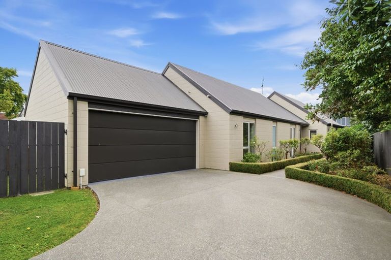 Photo of property in 6 Dunrobin Place, Avonhead, Christchurch, 8042