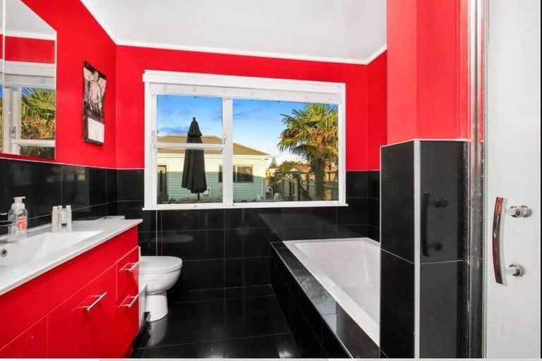 Photo of property in 127 Rowandale Avenue, Manurewa, Auckland, 2102