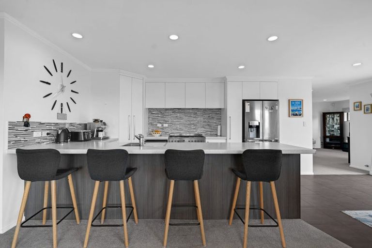 Photo of property in 15 Summerland Drive, Henderson, Auckland, 0612