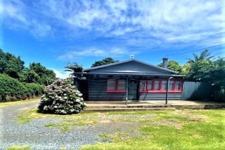 Photo of property in 70 Mckenzie Road, Mangere Bridge, Auckland, 2022