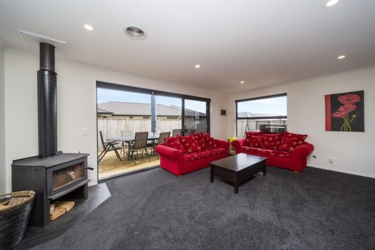 Photo of property in 4 Ongarui Close, Whalers Gate, New Plymouth, 4310