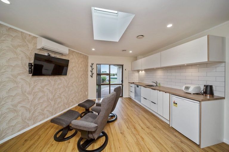 Photo of property in 31 Tiverton Crescent, Whalers Gate, New Plymouth, 4310