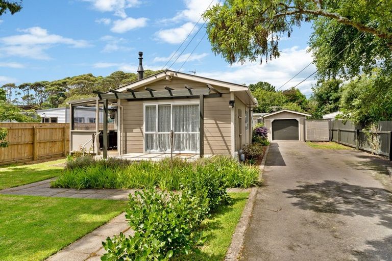 Photo of property in 16 Puriri Road, Waikanae, 5036