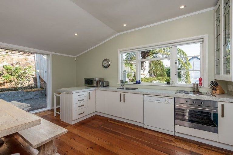 Photo of property in 18 Carrington Street, Mount Cook, Wellington, 6021