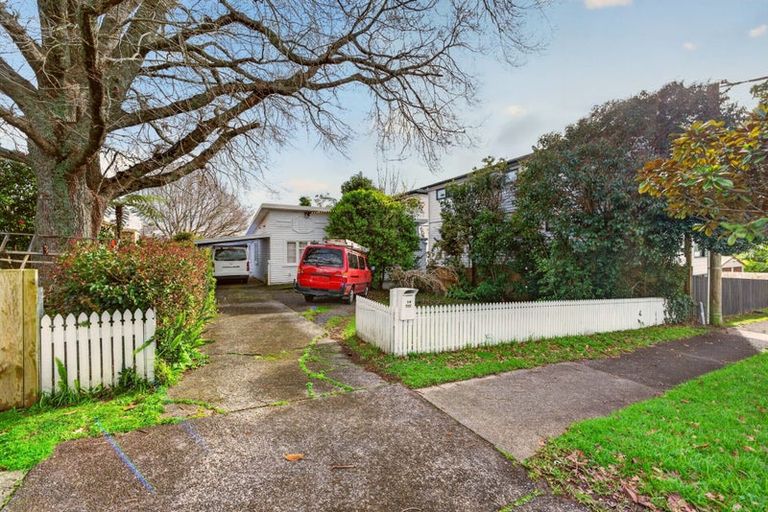 Photo of property in 14 Brandon Road, Glen Eden, Auckland, 0602