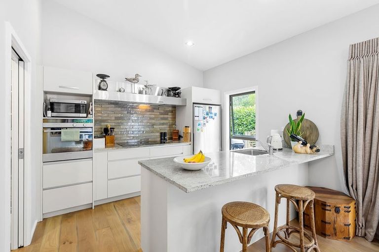 Photo of property in 10 Parawera Drive, Acacia Bay, Taupo, 3330