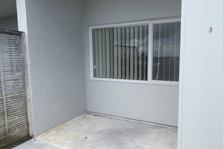Photo of property in 15/242 Great North Road, Henderson, Auckland, 0612