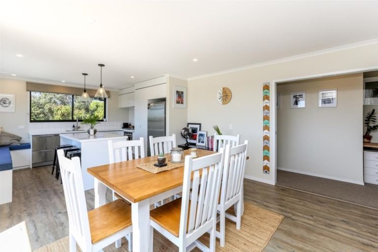 Photo of property in 3 Greenridge Lane, Merrilands, New Plymouth, 4312