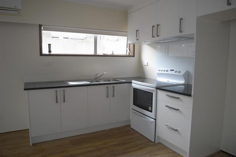 Photo of property in 2 Faith Bullock Place, New Lynn, Auckland, 0600