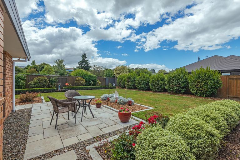 Photo of property in 20 Chestnut Close, Kelvin Grove, Palmerston North, 4414