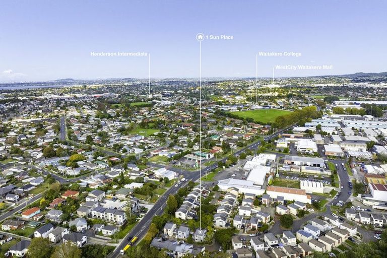Photo of property in 1 Sun Place, Henderson, Auckland, 0612