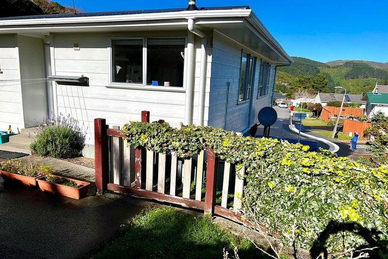Photo of property in 38 Fiona Grove, Karori, Wellington, 6012