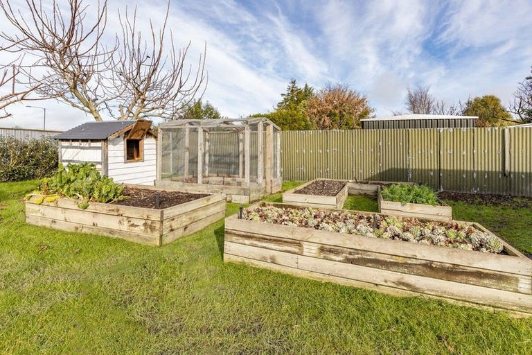 Photo of property in 96 Main North Road, Woodend, 7610