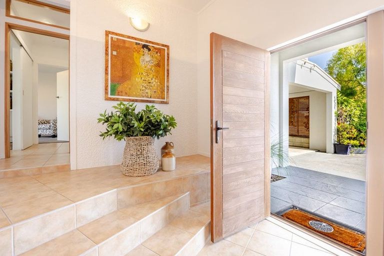 Photo of property in 17 Roslyn Road, Bluff Hill, Napier, 4110