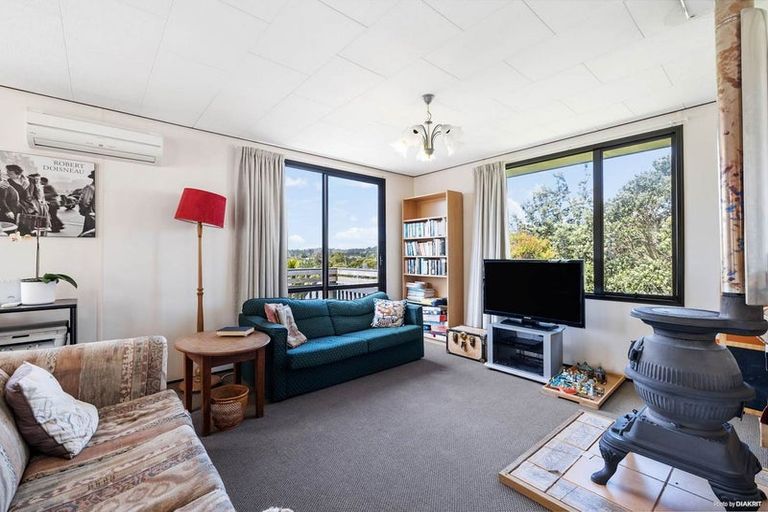 Photo of property in 15 Kotinga Avenue, Glen Eden, Auckland, 0602