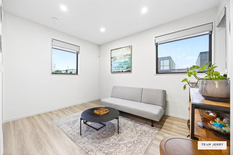 Photo of property in 15 Te Aparangi Road, Papakura, 2110