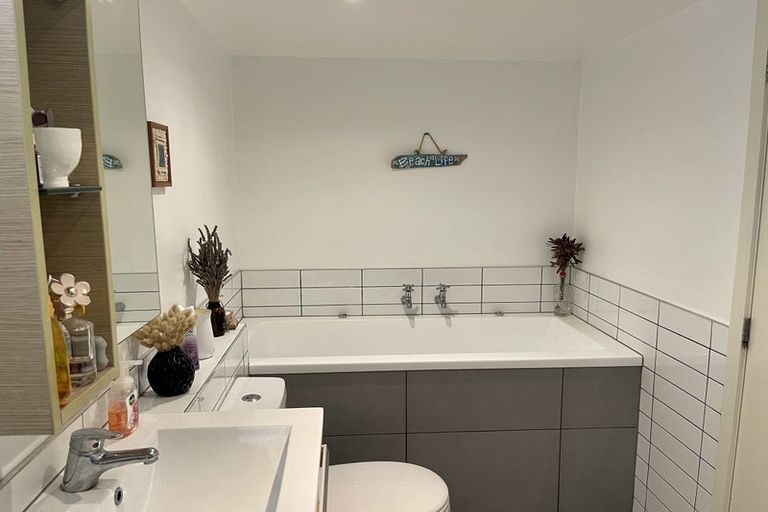 Photo of property in 1/410 The Esplanade, Island Bay, Wellington, 6023