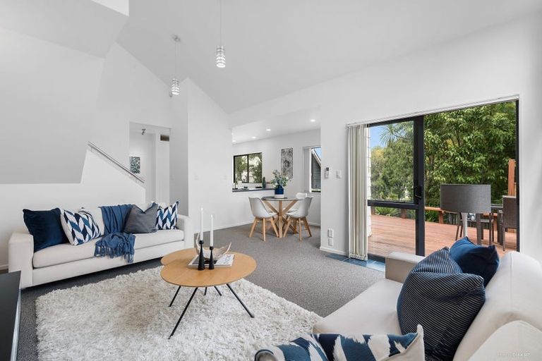 Photo of property in 15a Tallington Crescent, Torbay, Auckland, 0630