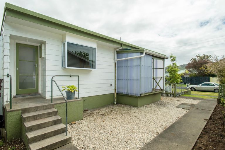 Photo of property in 18 Root Street, Gisborne, 4010