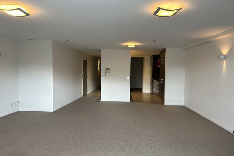 Photo of property in Aqua, 2/74 Oriental Parade, Oriental Bay, Wellington, 6011