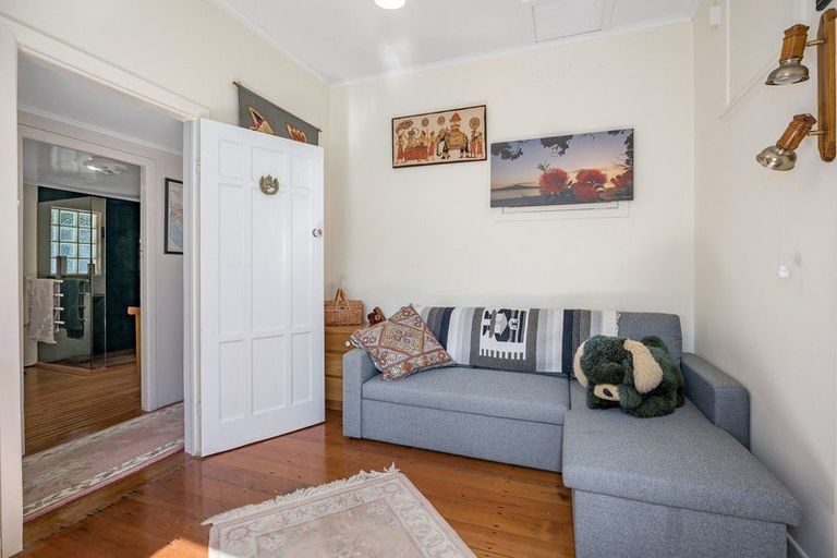 Photo of property in 2 Te Araroa Drive, Paremoremo, Auckland, 0632