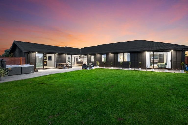 Photo of property in 8 Crawford Close, Amberley, 7410