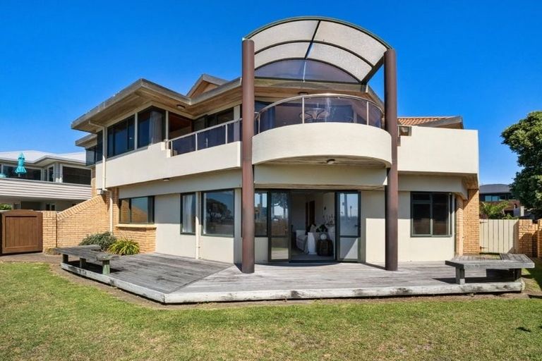 Photo of property in 32 Marine Parade, Mount Maunganui, 3116