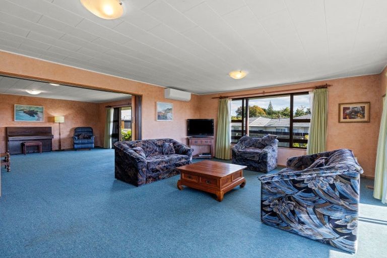 Photo of property in 76 Highbury Drive, Levin, 5510