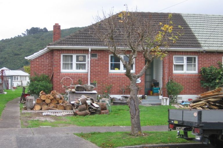 Photo of property in 5 Pearce Crescent, Taita, Lower Hutt, 5011