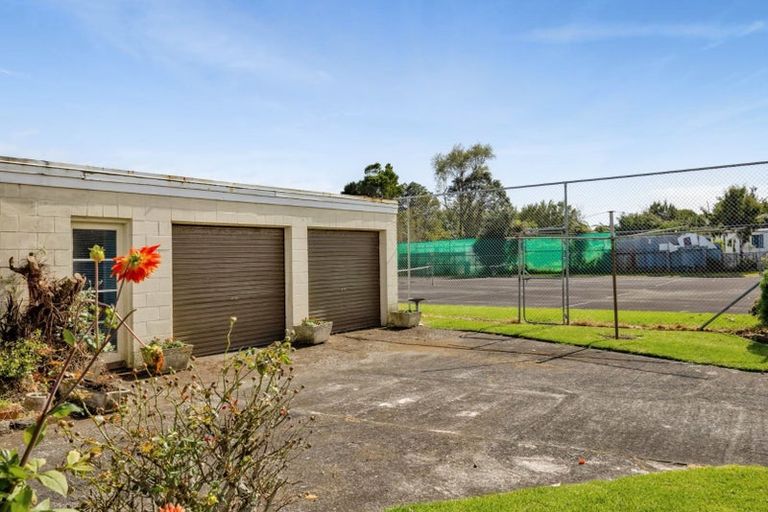 Photo of property in 16 Old South Road, Okato, 4335