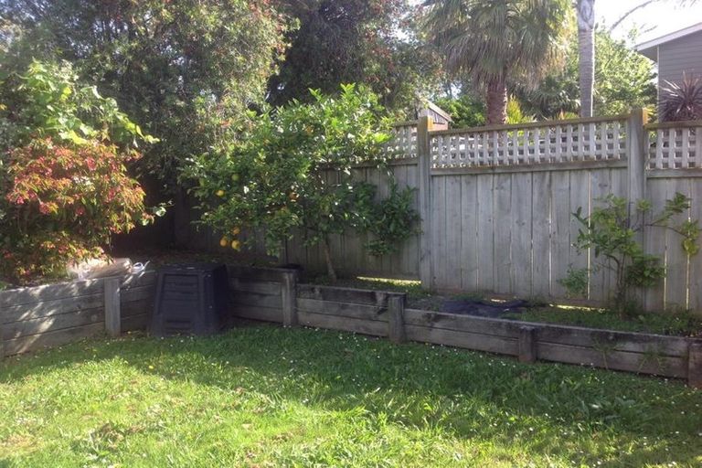 Photo of property in 2/70 Beresford Street, Bayswater, Auckland, 0622