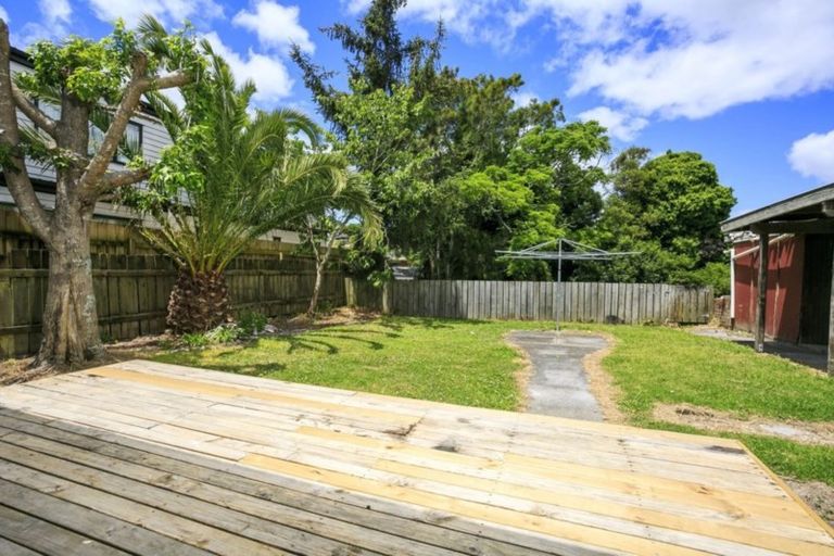 Photo of property in 135 Sunnynook Road, Forrest Hill, Auckland, 0620