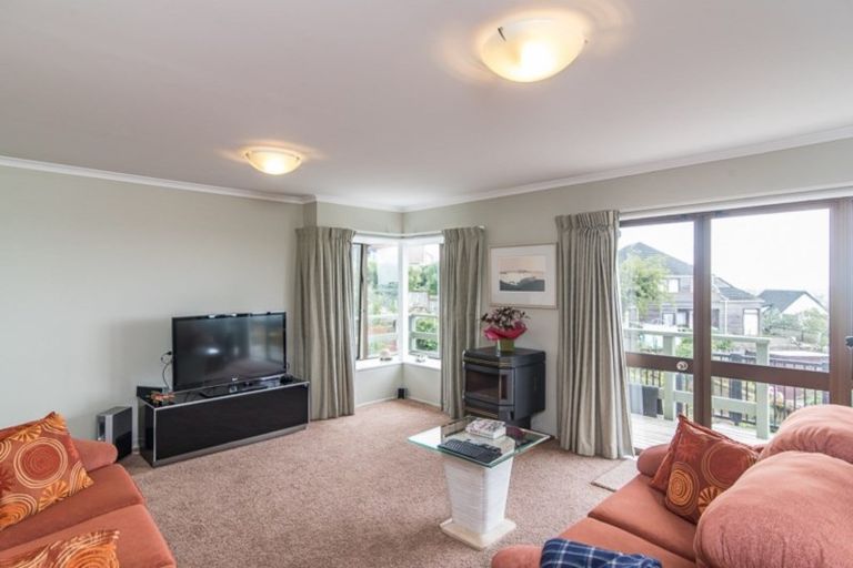 Photo of property in 14 Amokura Street, Waikanae, 5036