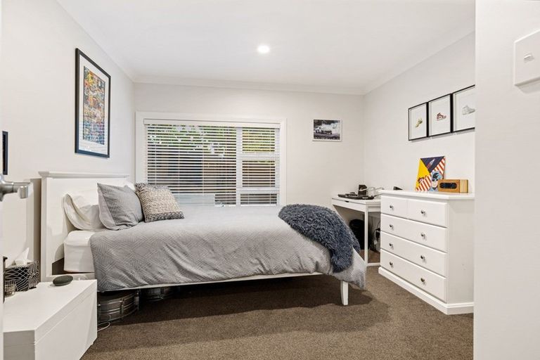 Photo of property in 37 Eastcliffe Road, Castor Bay, Auckland, 0620