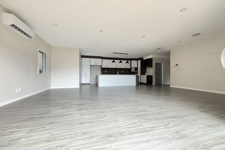 Photo of property in 4 Kearney Place, Massey, Auckland, 0614