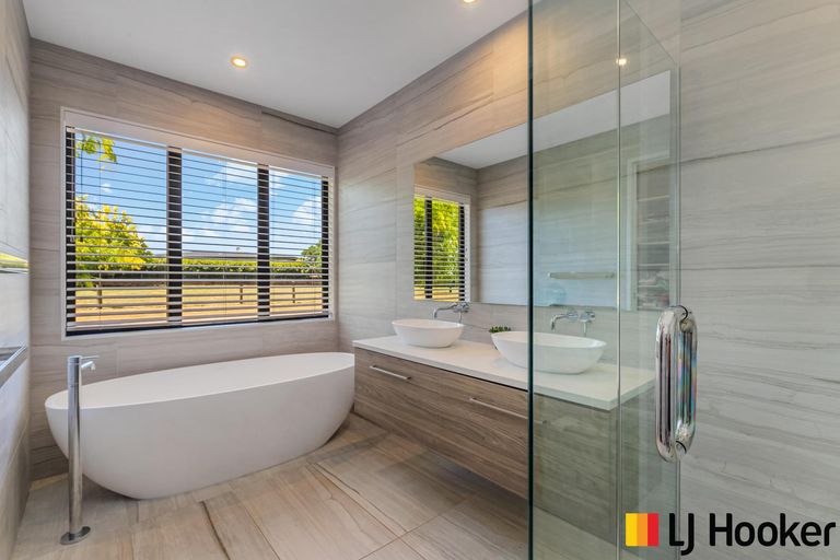 Photo of property in 98 Bushlake Way, Kingseat, Papakura, 2580