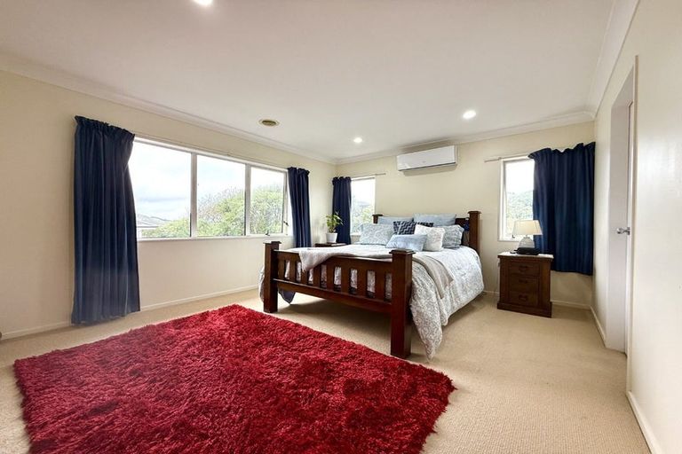 Photo of property in 211 Westchester Drive, Churton Park, Wellington, 6037