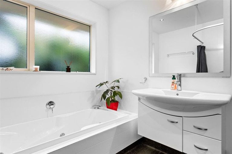 Photo of property in 15 Saddleback Green, Halswell, Christchurch, 8025