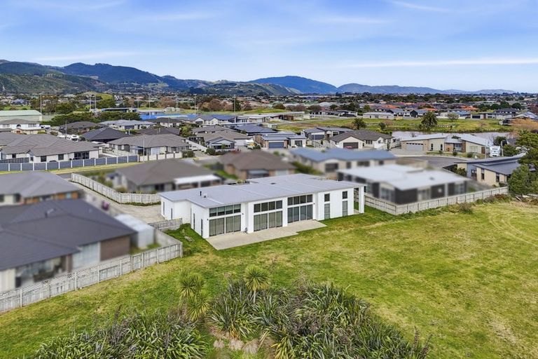 Photo of property in 12 Bridford Way, Paraparaumu, 5032