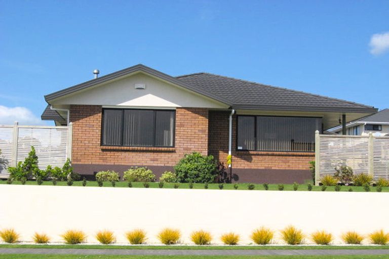 Photo of property in 24 Karamea Street, Whalers Gate, New Plymouth, 4310