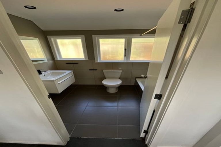 Photo of property in 1/24 Halder Place, Torbay, Auckland, 0632